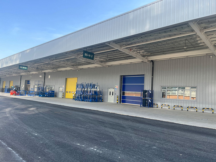 外保温滑升门+内PVC快速门